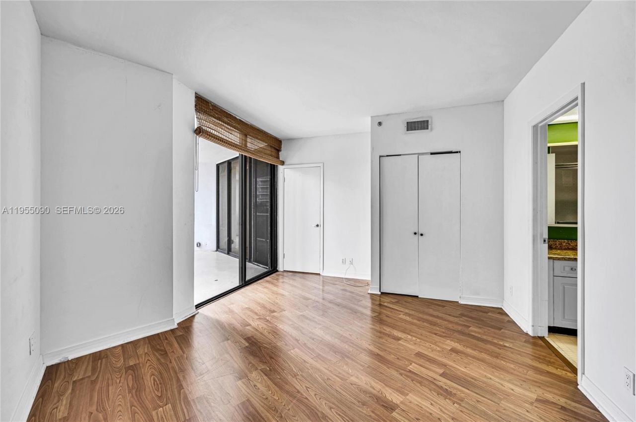 20281 E Country Club Dr, Unit 210, Aventura, FL 33180 Photo