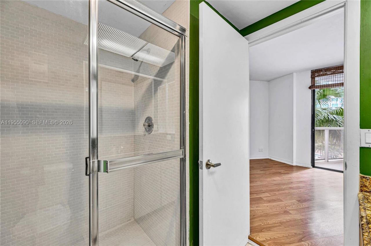 20281 E Country Club Dr, Unit 210, Aventura, FL 33180 Photo