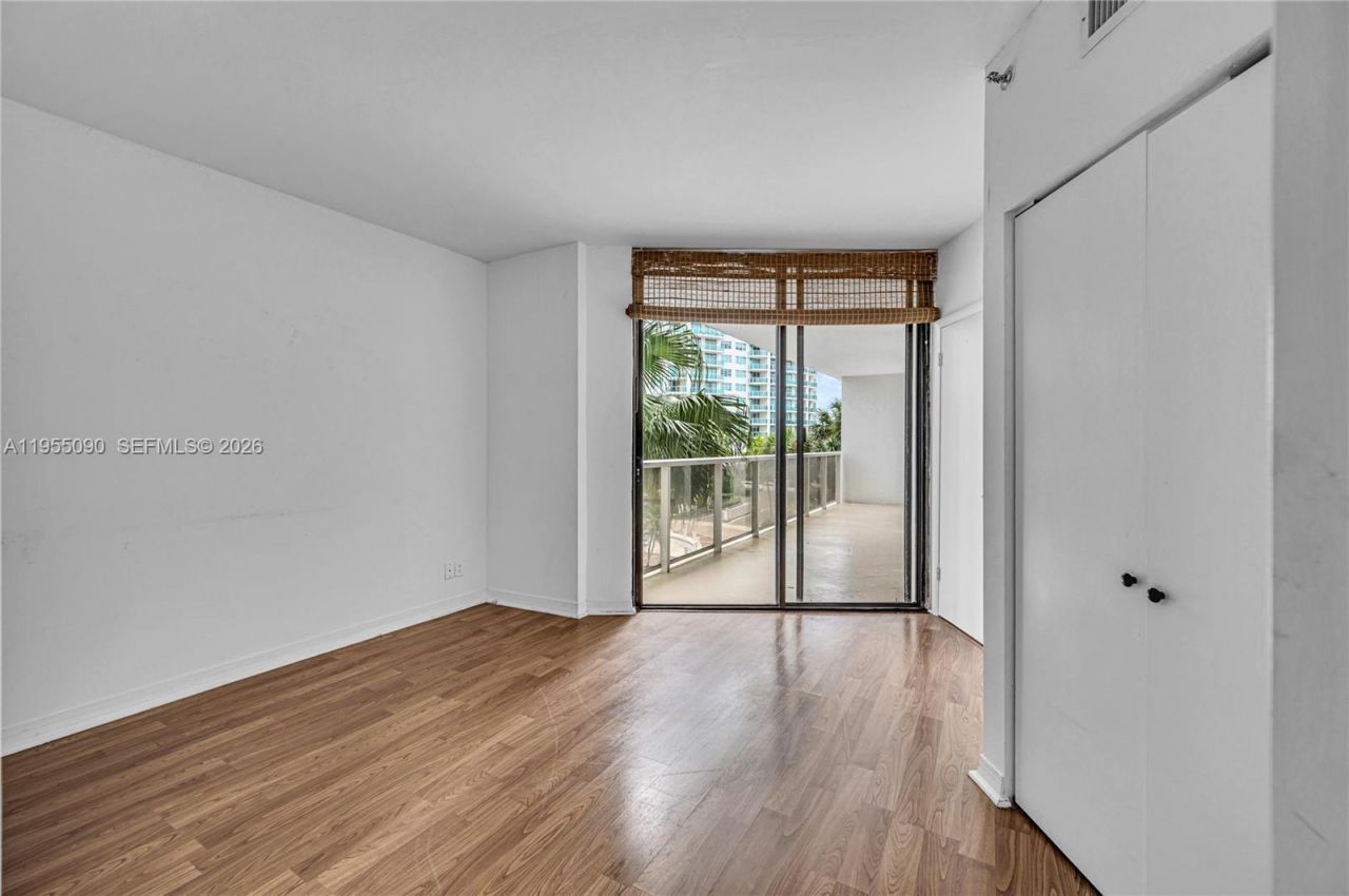 20281 E Country Club Dr, Unit 210, Aventura, FL 33180 Photo