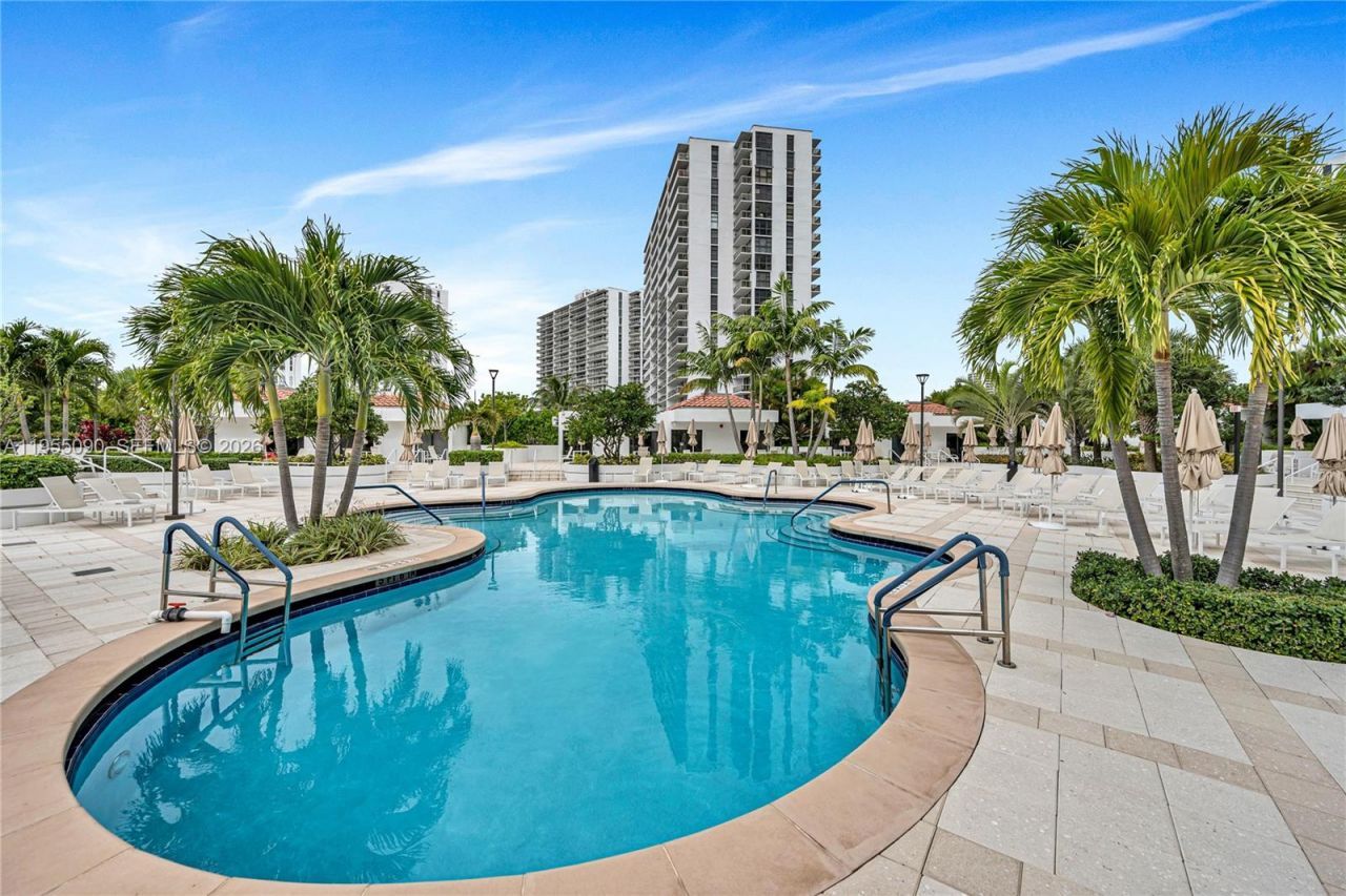 20281 E Country Club Dr, Unit 210, Aventura, FL 33180 Photo