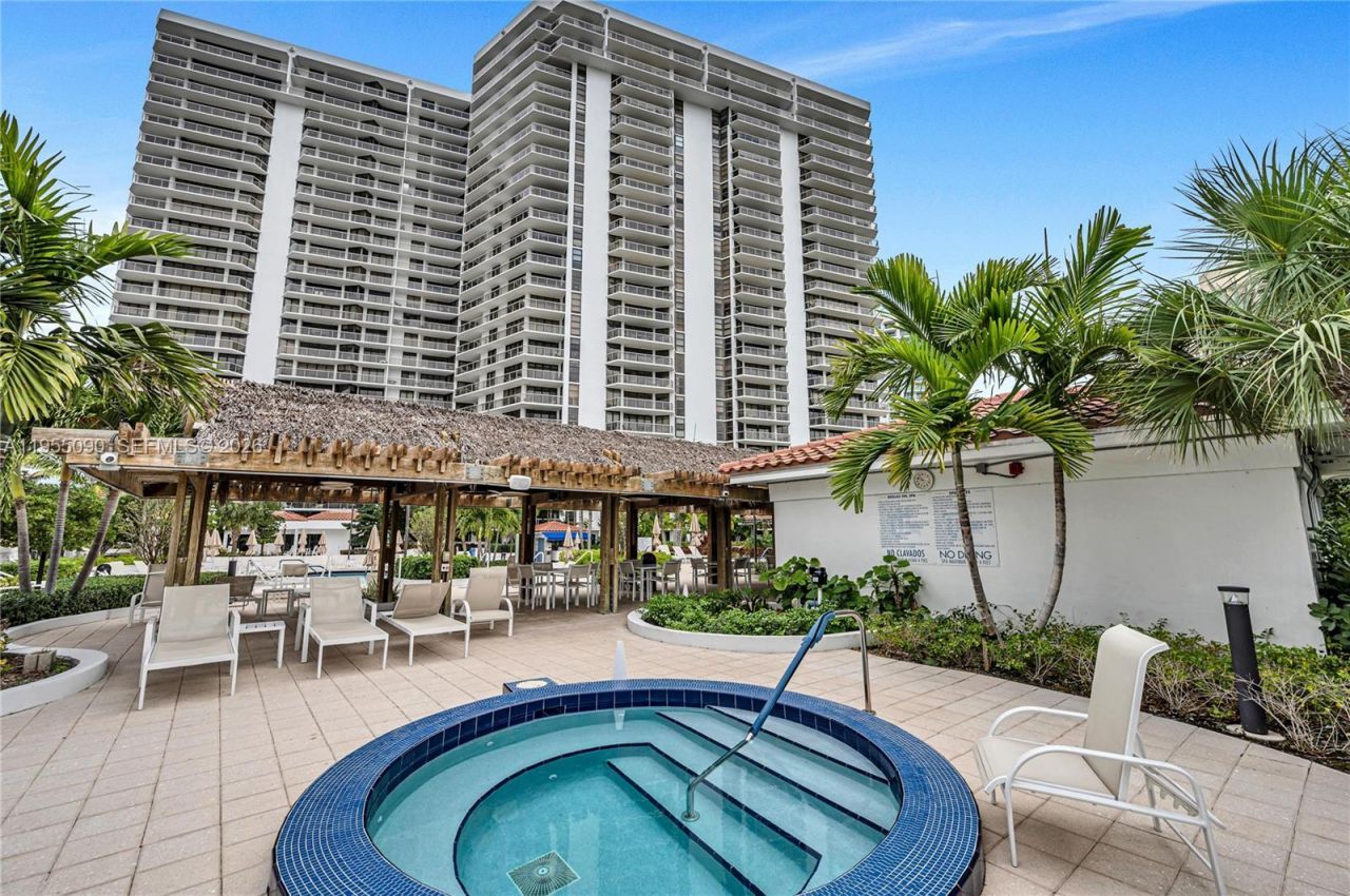 20281 E Country Club Dr, Unit 210, Aventura, FL 33180 Photo