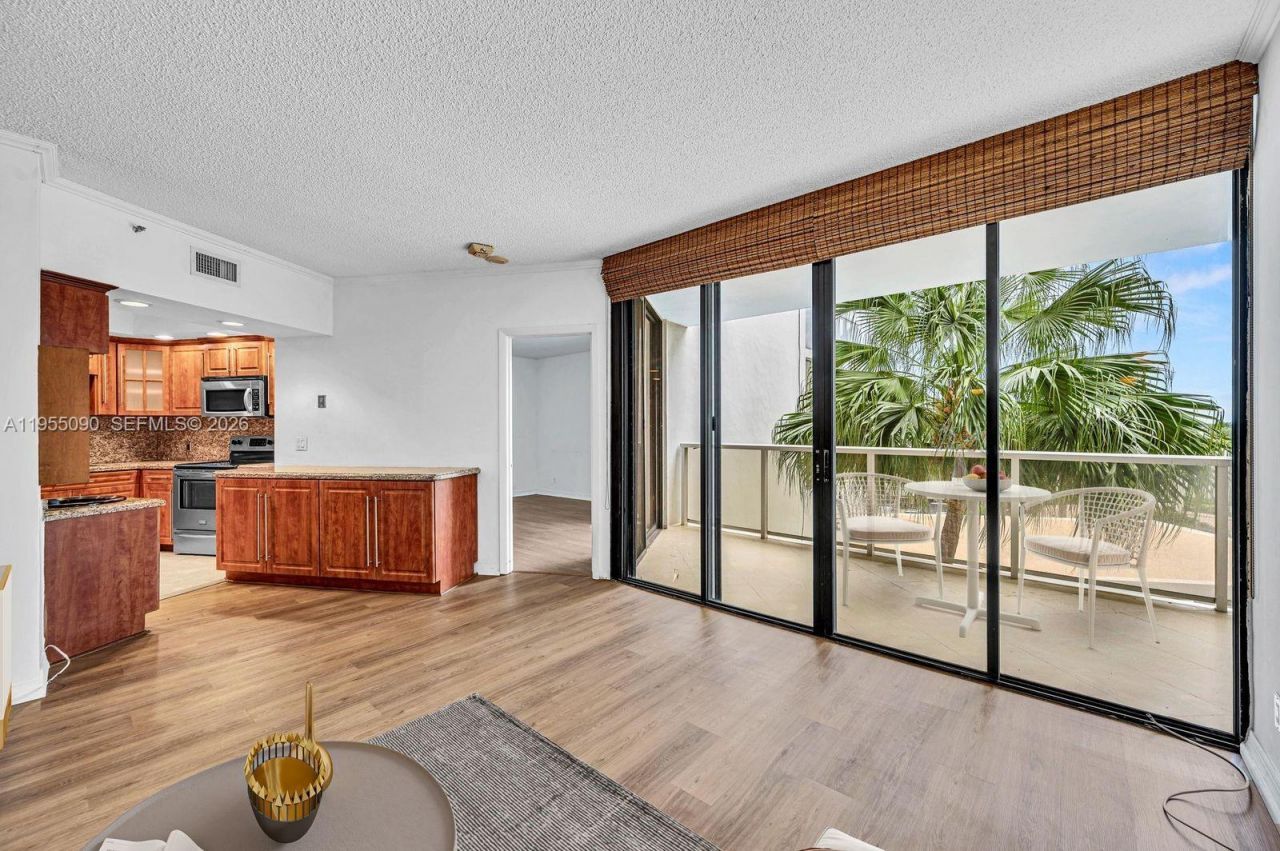 20281 E Country Club Dr, Unit 210, Aventura, FL 33180 Photo