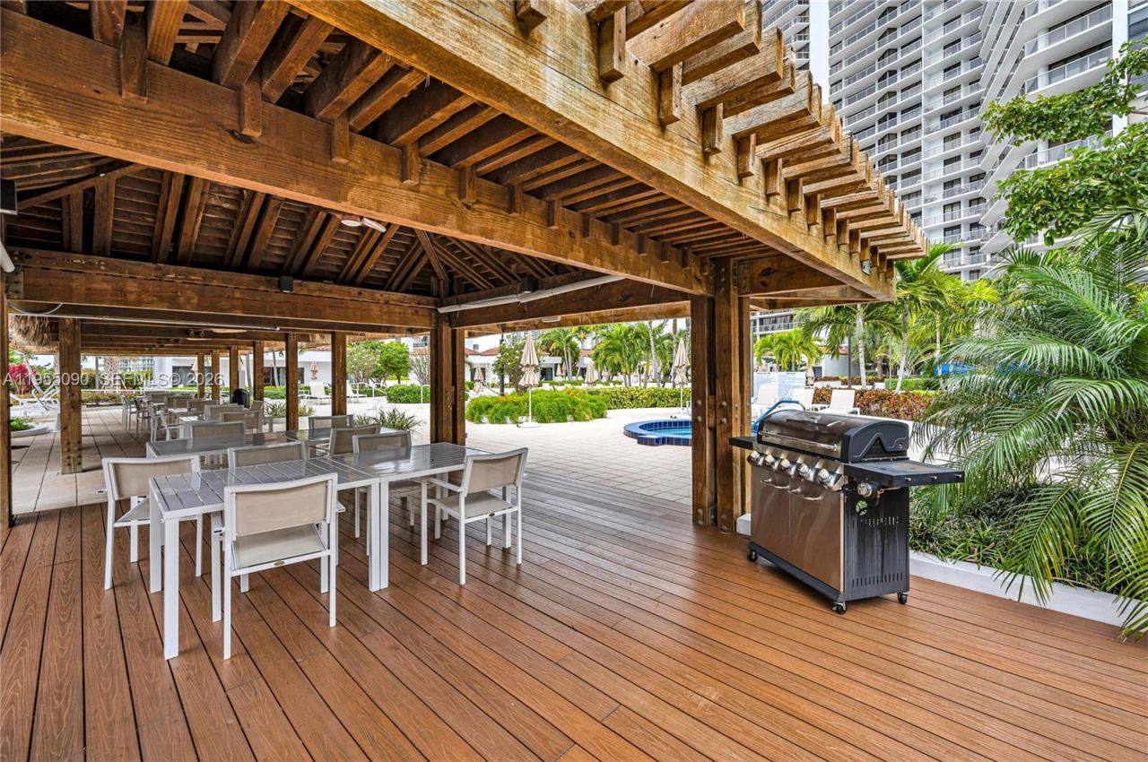 20281 E Country Club Dr, Unit 210, Aventura, FL 33180 Photo