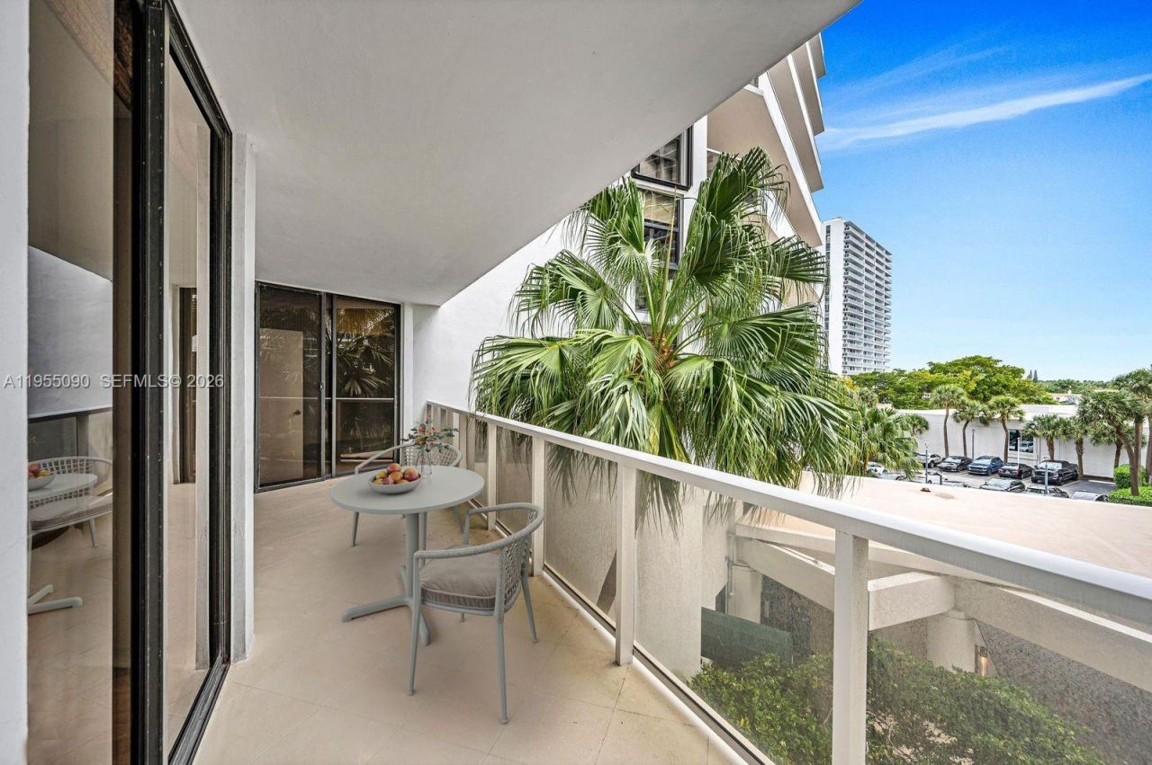 20281 E Country Club Dr, Unit 210, Aventura, FL 33180 Photo