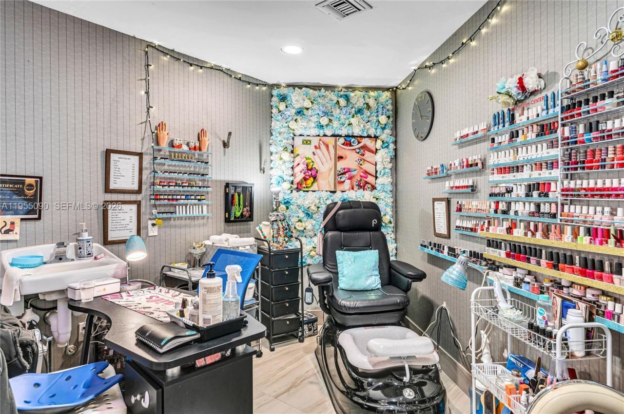 20281 E Country Club Dr, Unit 210, Aventura, FL 33180 Photo