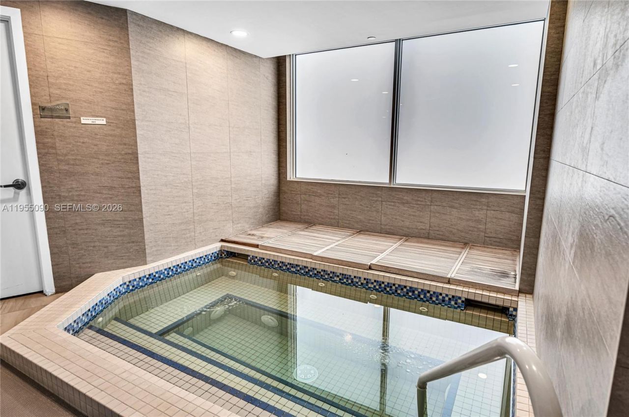 20281 E Country Club Dr, Unit 210, Aventura, FL 33180 Photo