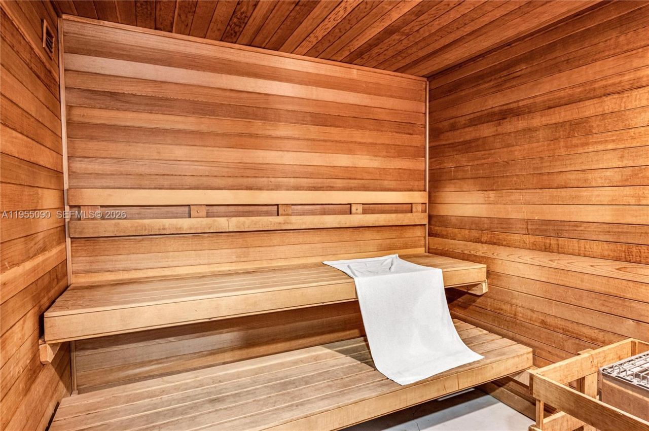 20281 E Country Club Dr, Unit 210, Aventura, FL 33180 Photo