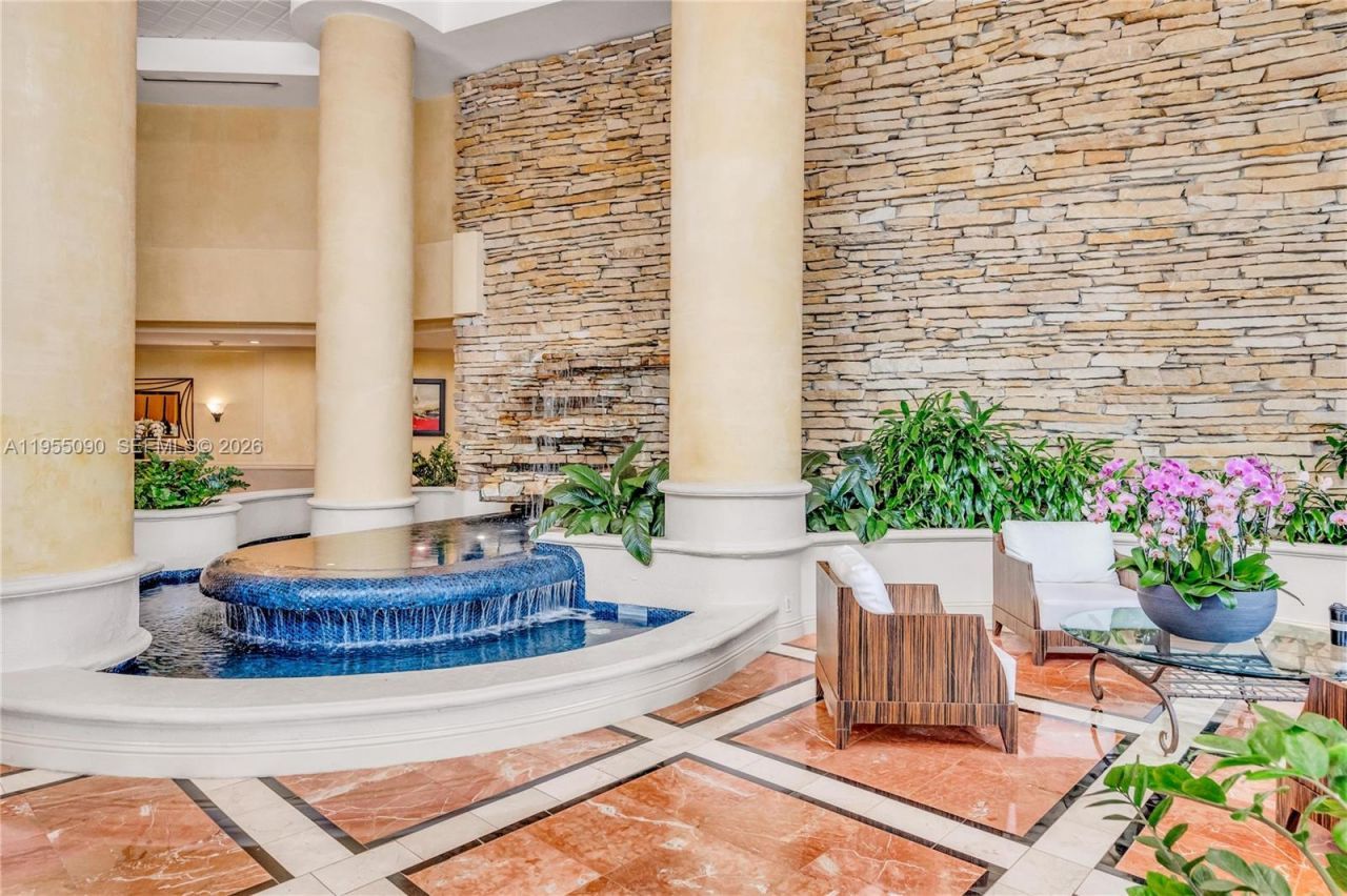 20281 E Country Club Dr, Unit 210, Aventura, FL 33180 Photo