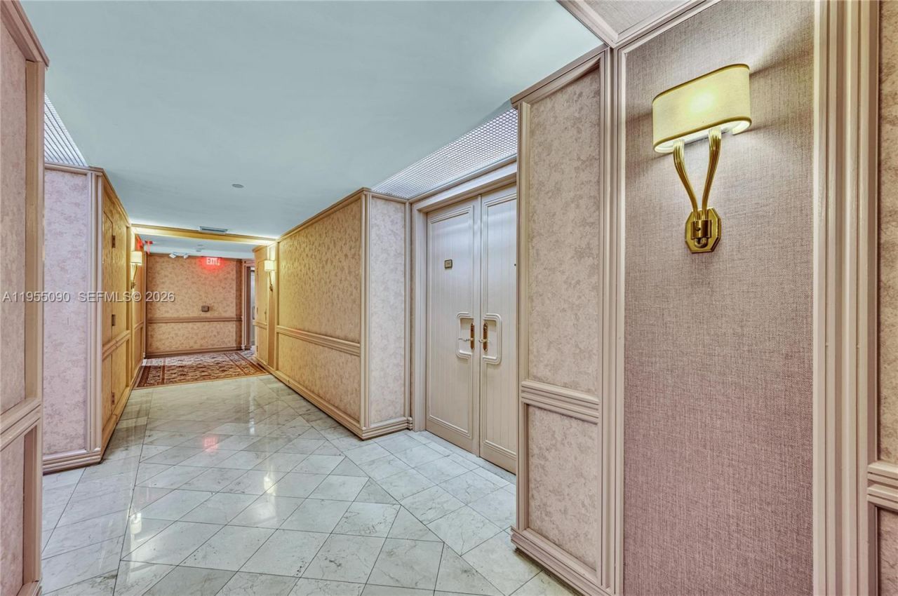 20281 E Country Club Dr, Unit 210, Aventura, FL 33180 Photo