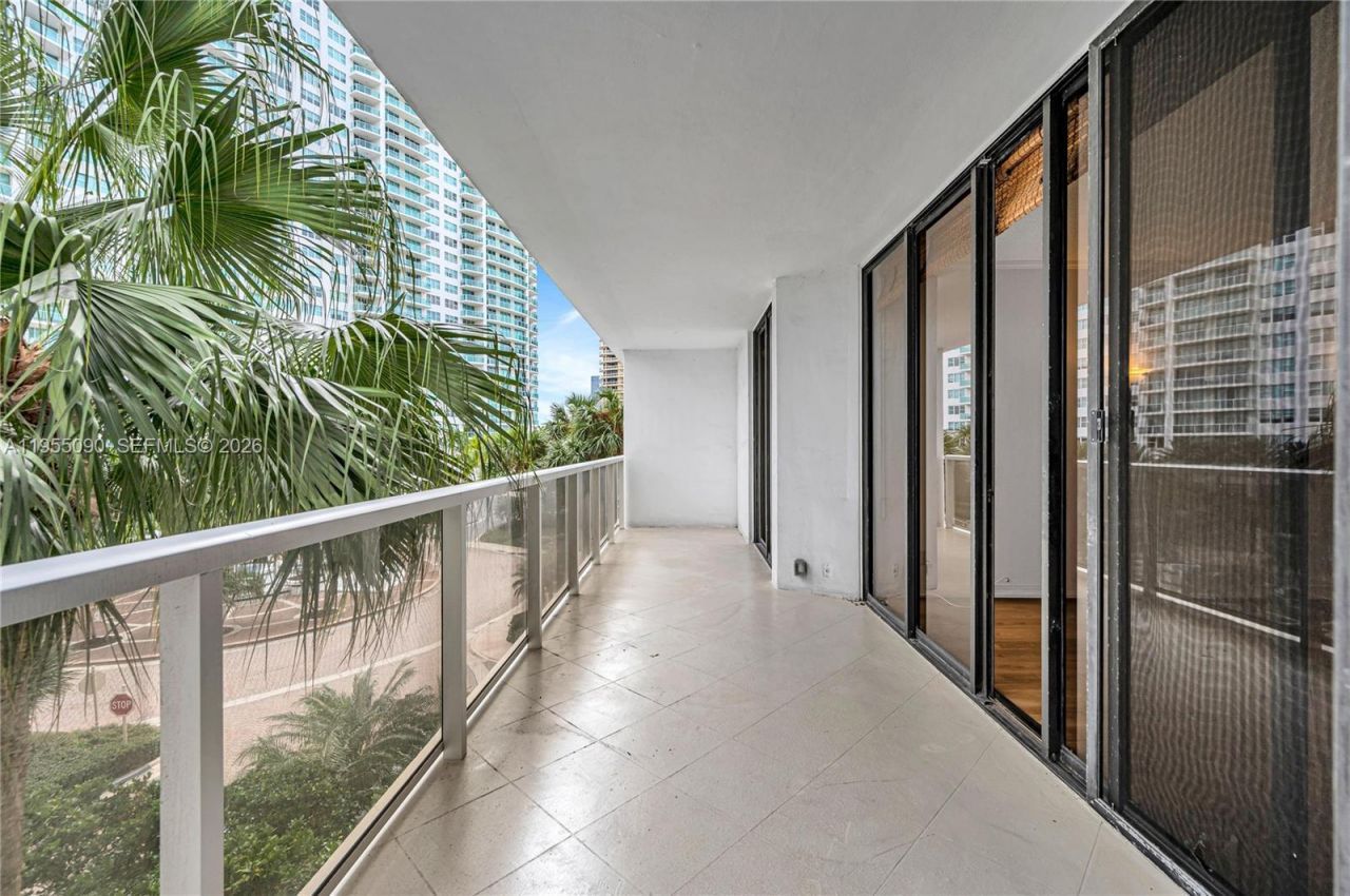 20281 E Country Club Dr, Unit 210, Aventura, FL 33180 Photo