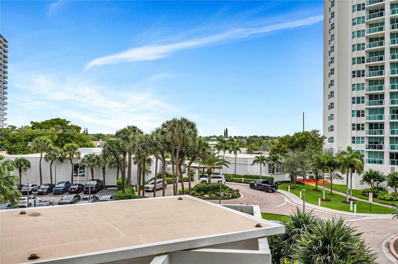 20281 E Country Club Dr, Unit 210, Aventura, FL 33180 Photo
