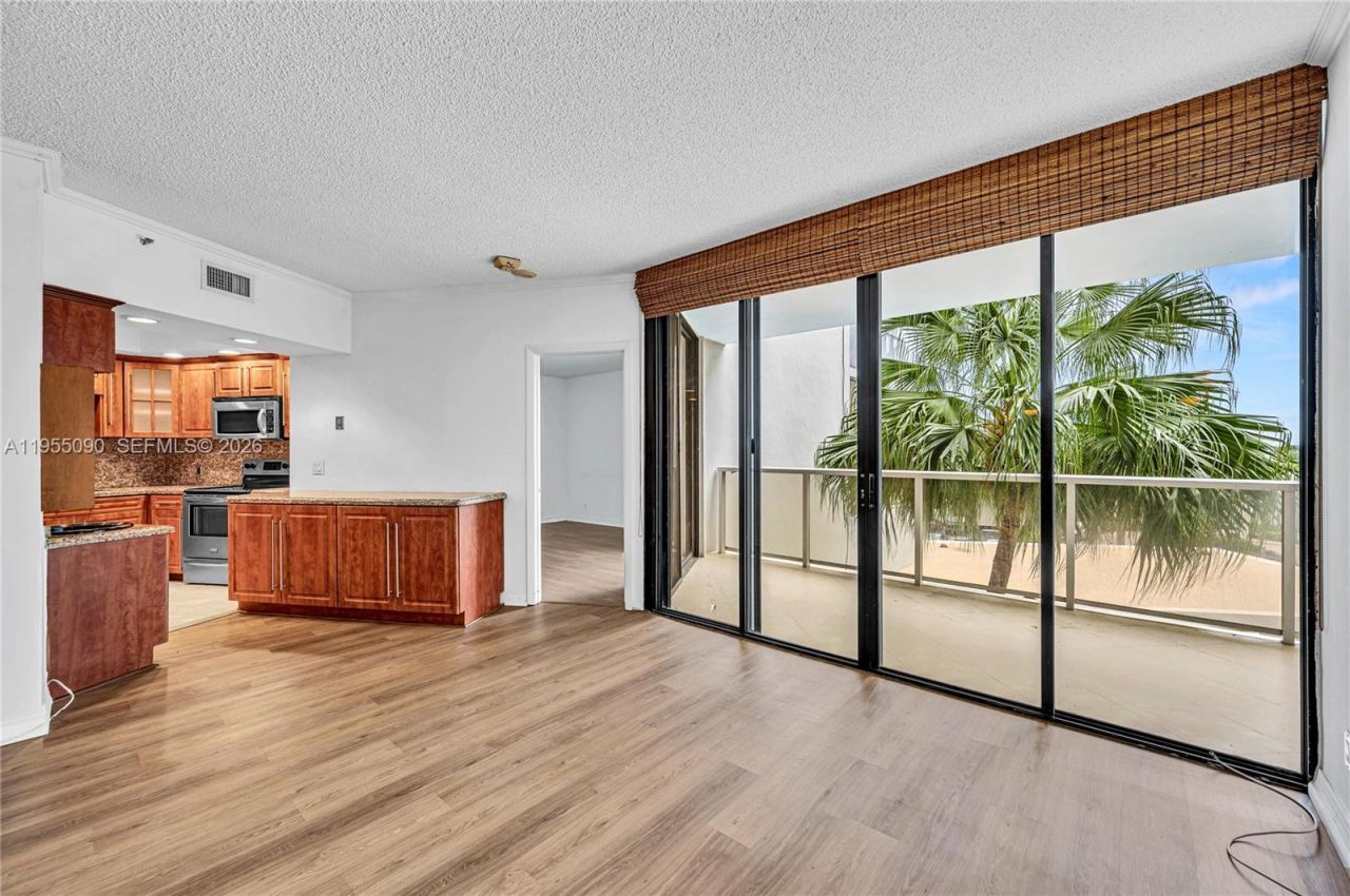 20281 E Country Club Dr, Unit 210, Aventura, FL 33180 Photo