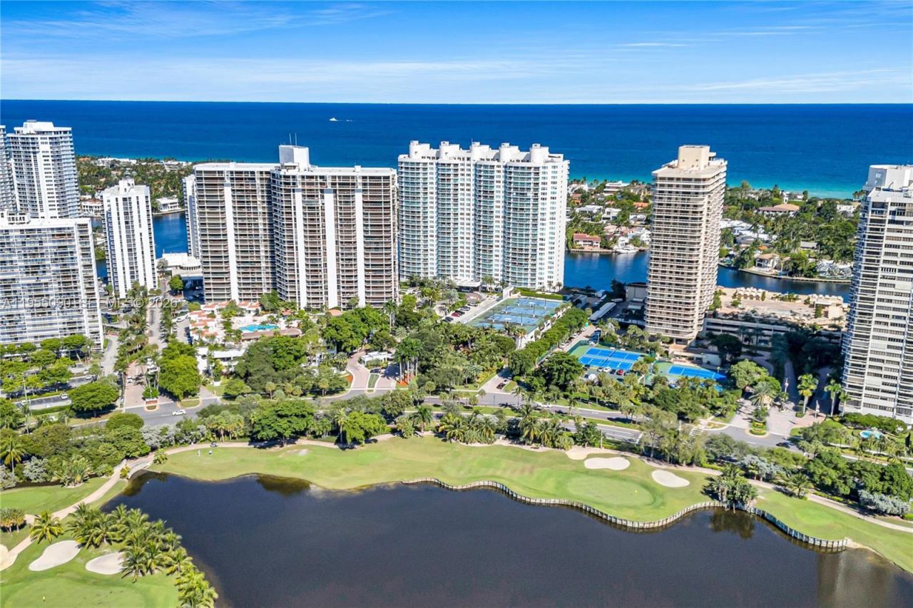 20281 E Country Club Dr, Unit 210, Aventura, FL 33180 Photo