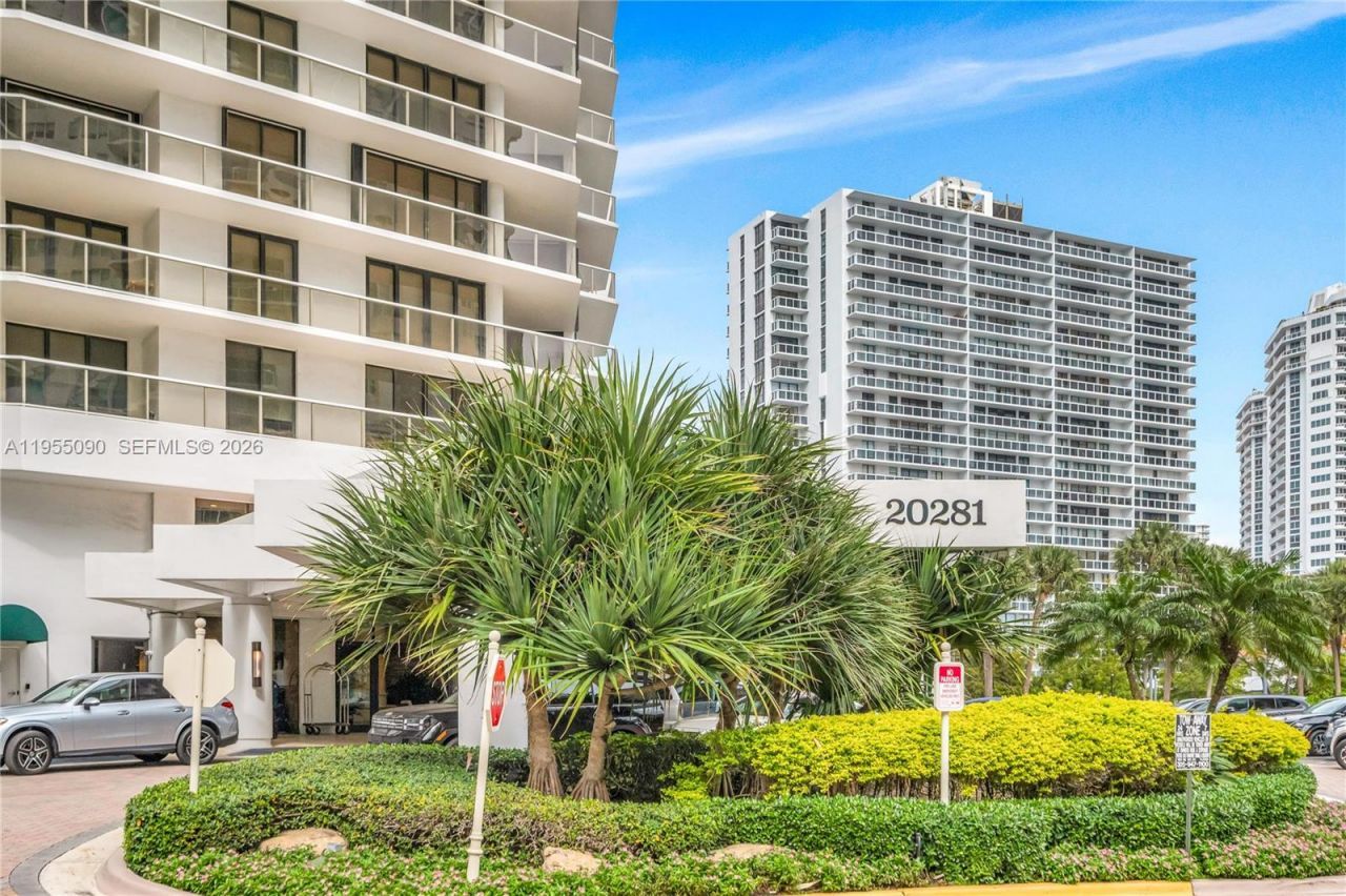 20281 E Country Club Dr, Unit 210, Aventura, FL 33180 Photo