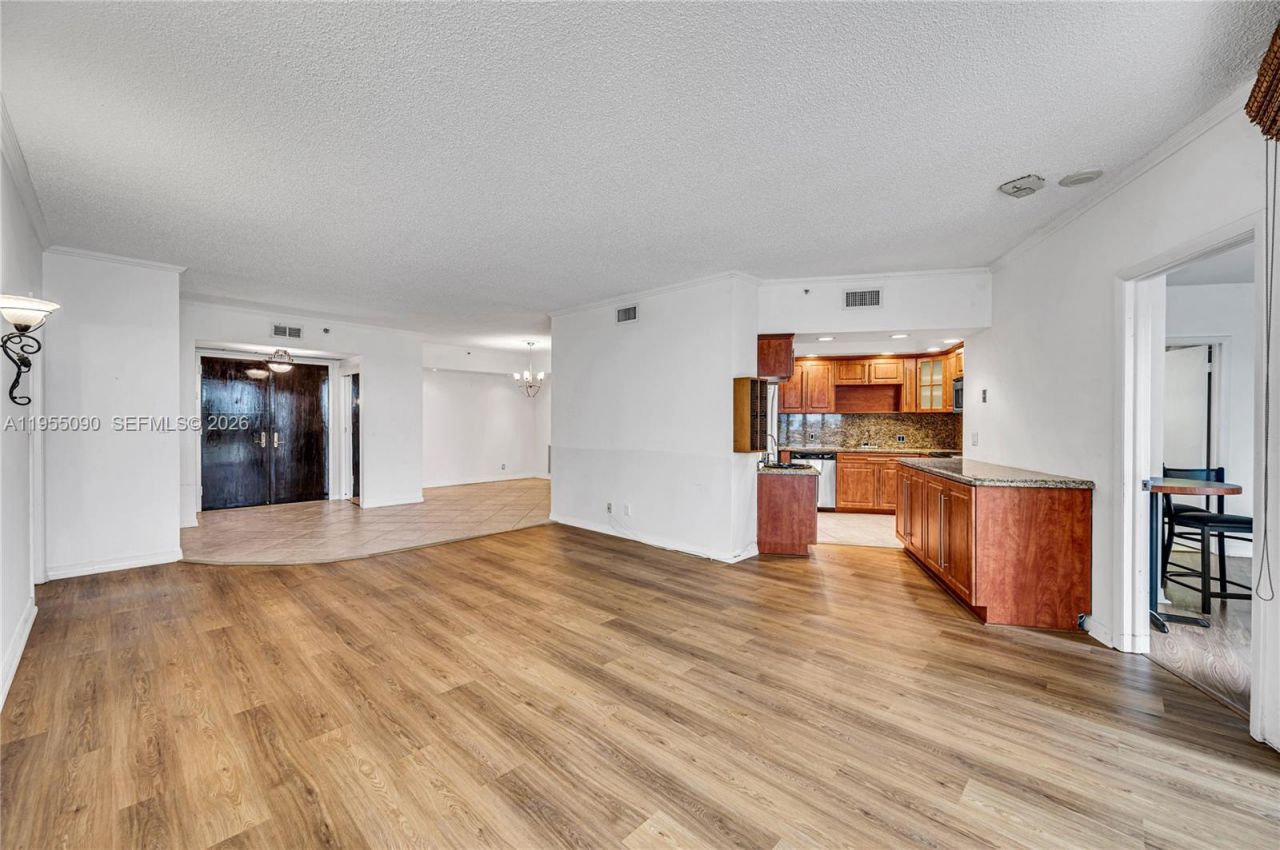 20281 E Country Club Dr, Unit 210, Aventura, FL 33180 Photo