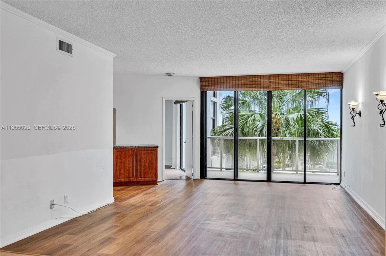 20281 E Country Club Dr, Unit 210, Aventura, FL 33180 Photo