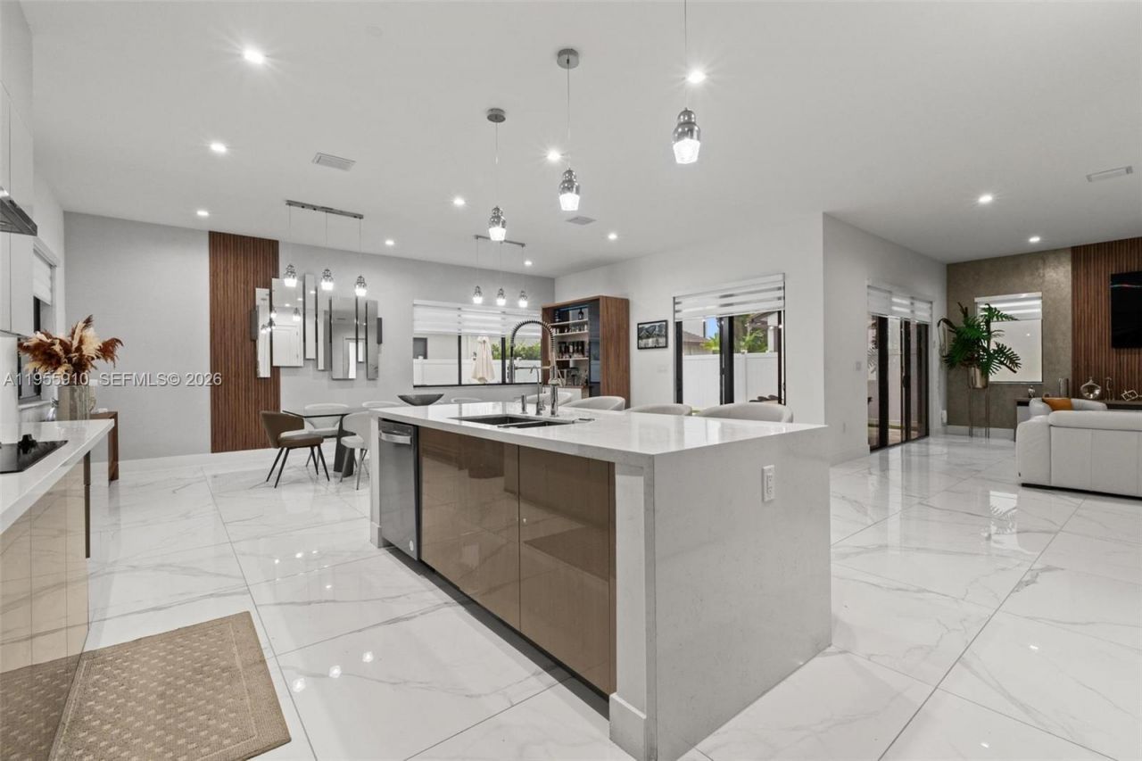 8086 NW 47th Ter, Doral, FL 33166 Photo