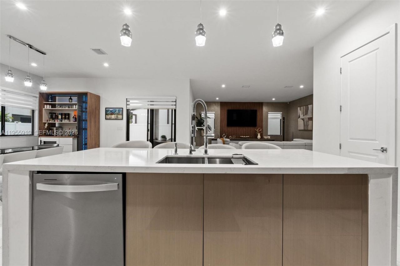 8086 NW 47th Ter, Doral, FL 33166 Photo