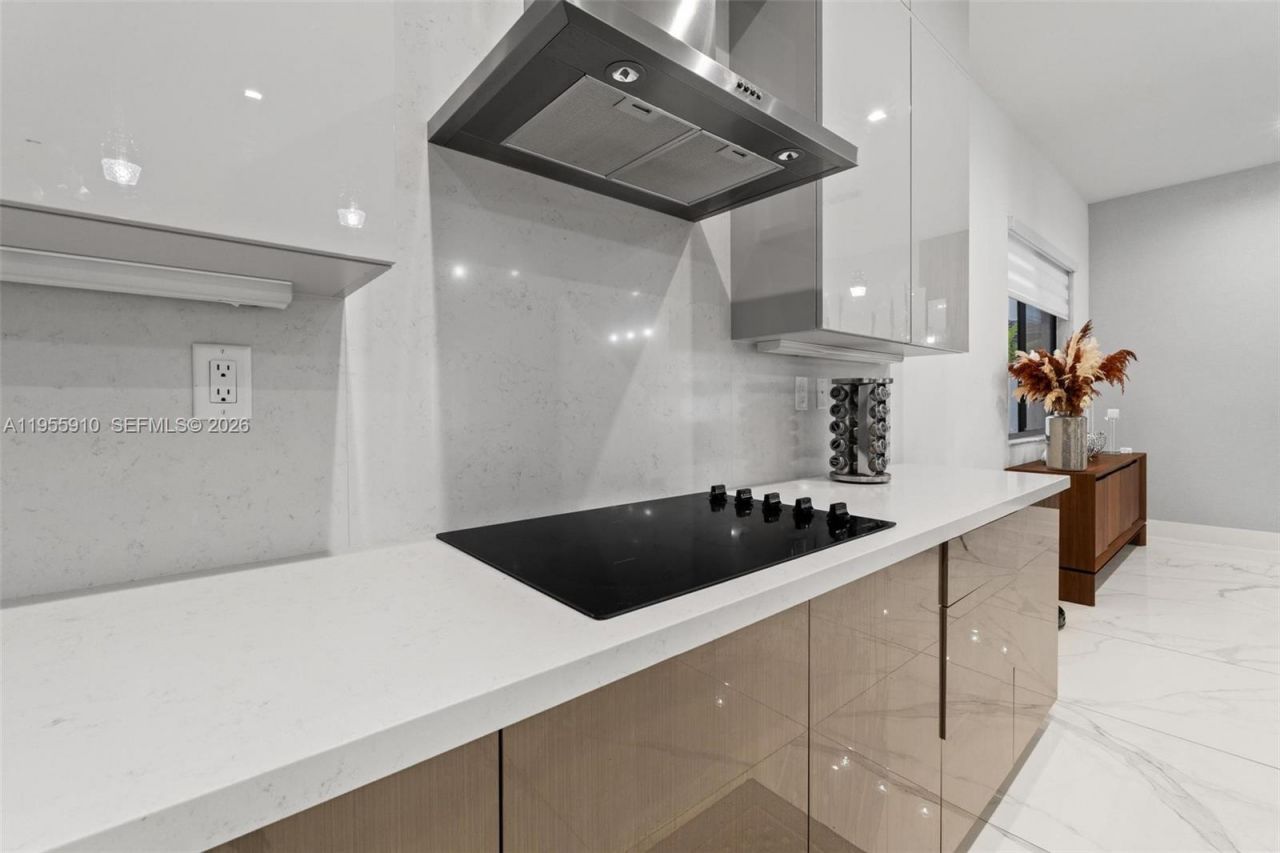 8086 NW 47th Ter, Doral, FL 33166 Photo