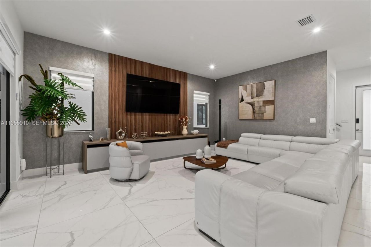 8086 NW 47th Ter, Doral, FL 33166 Photo