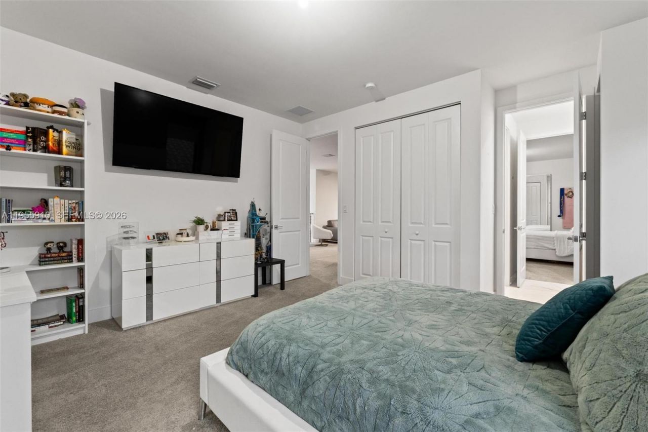 8086 NW 47th Ter, Doral, FL 33166 Photo