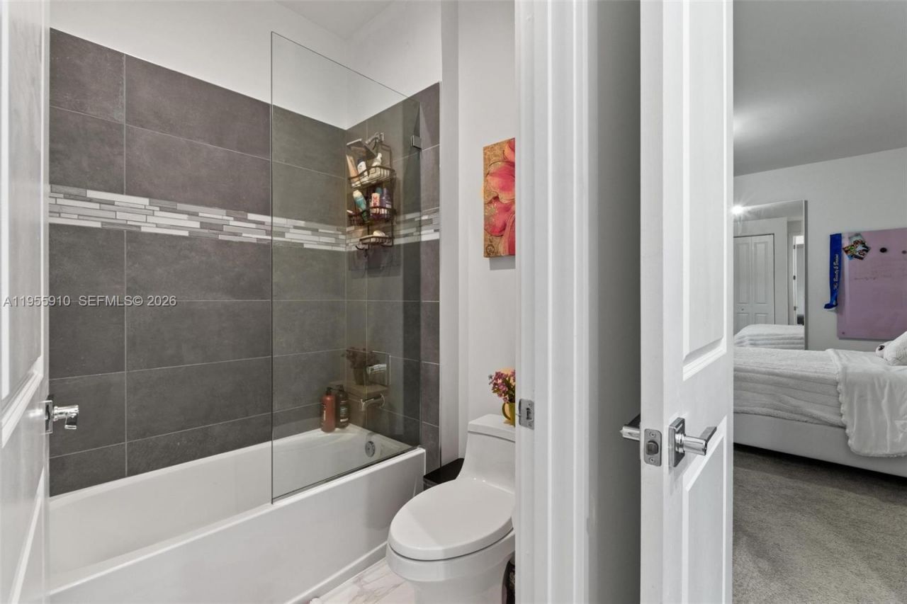 8086 NW 47th Ter, Doral, FL 33166 Photo