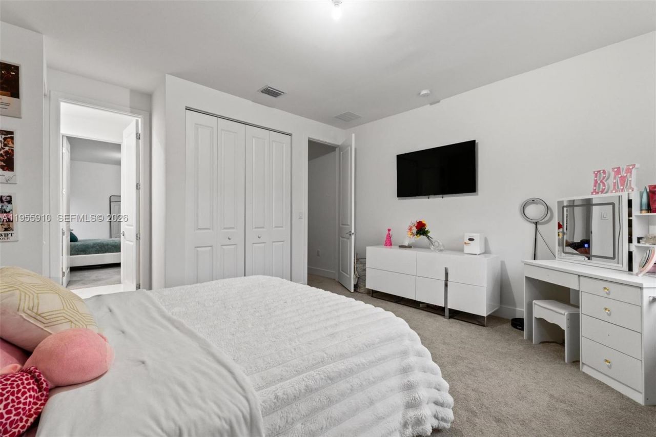 8086 NW 47th Ter, Doral, FL 33166 Photo