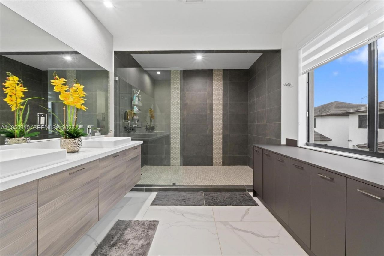 8086 NW 47th Ter, Doral, FL 33166 Photo