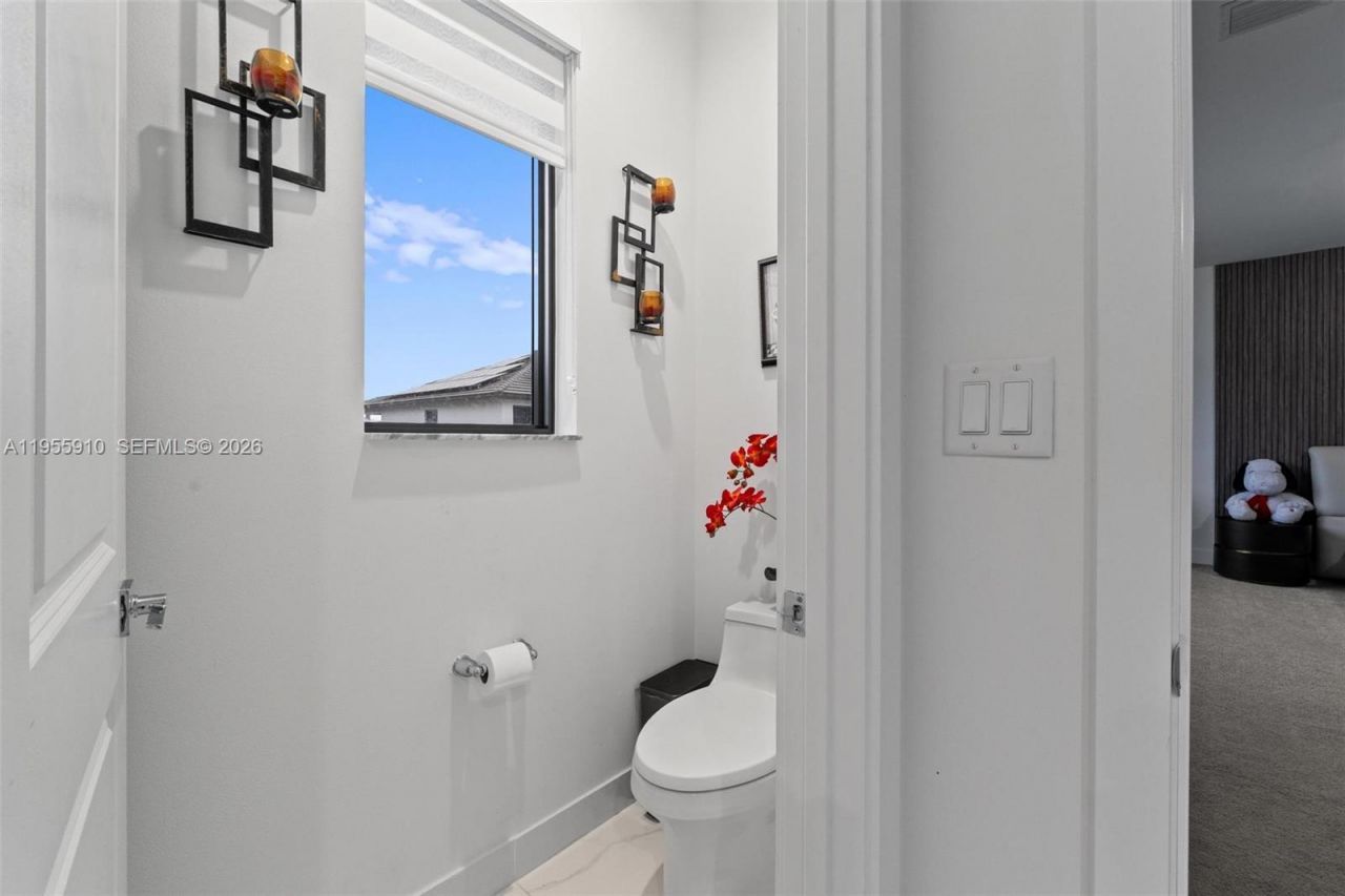 8086 NW 47th Ter, Doral, FL 33166 Photo