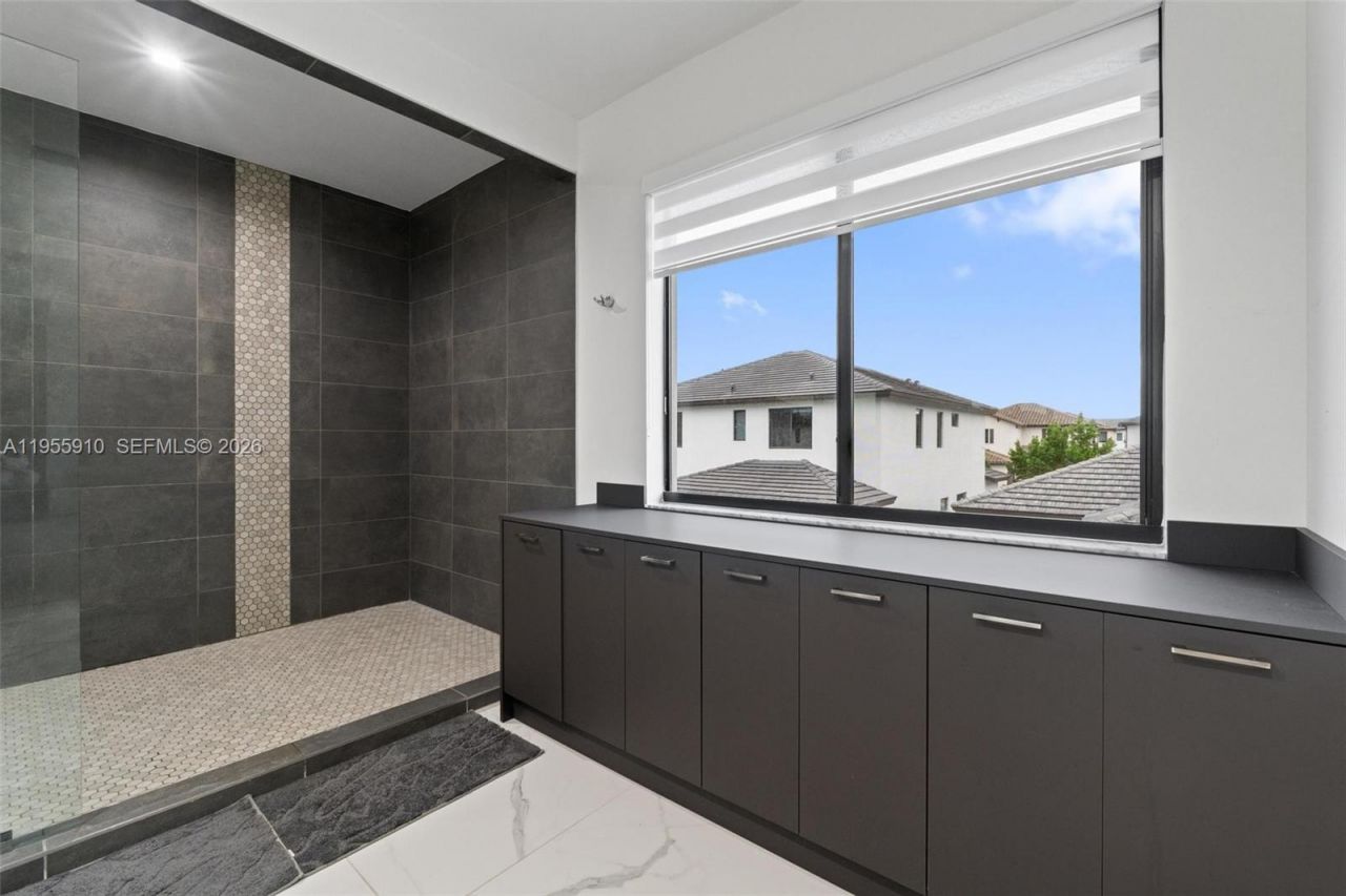 8086 NW 47th Ter, Doral, FL 33166 Photo