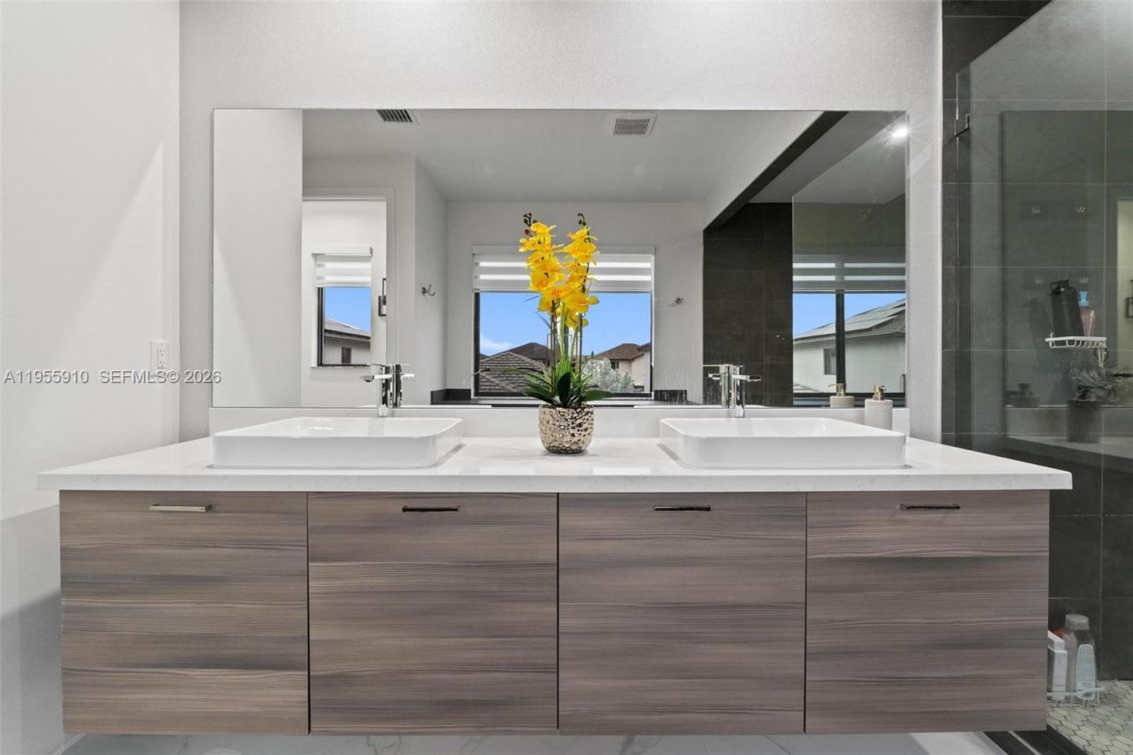 8086 NW 47th Ter, Doral, FL 33166 Photo