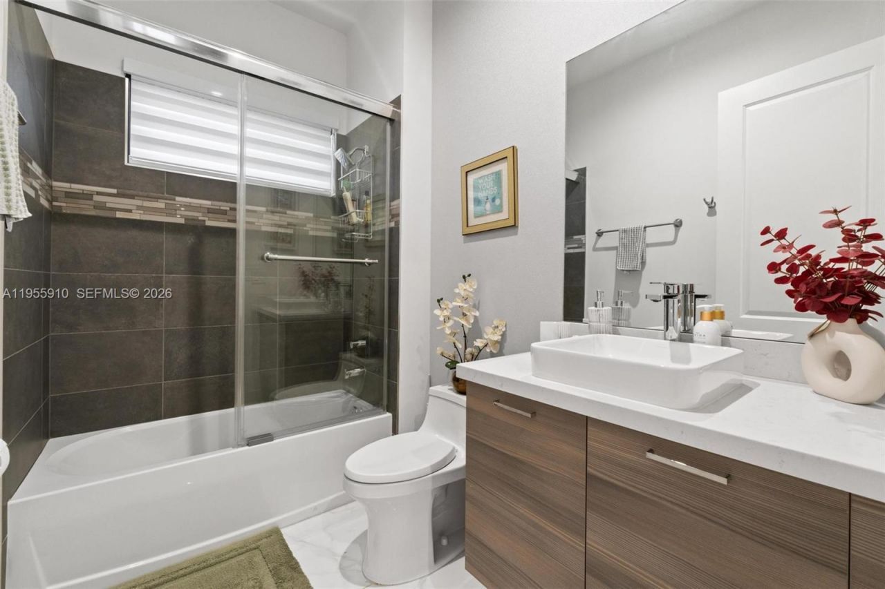 8086 NW 47th Ter, Doral, FL 33166 Photo