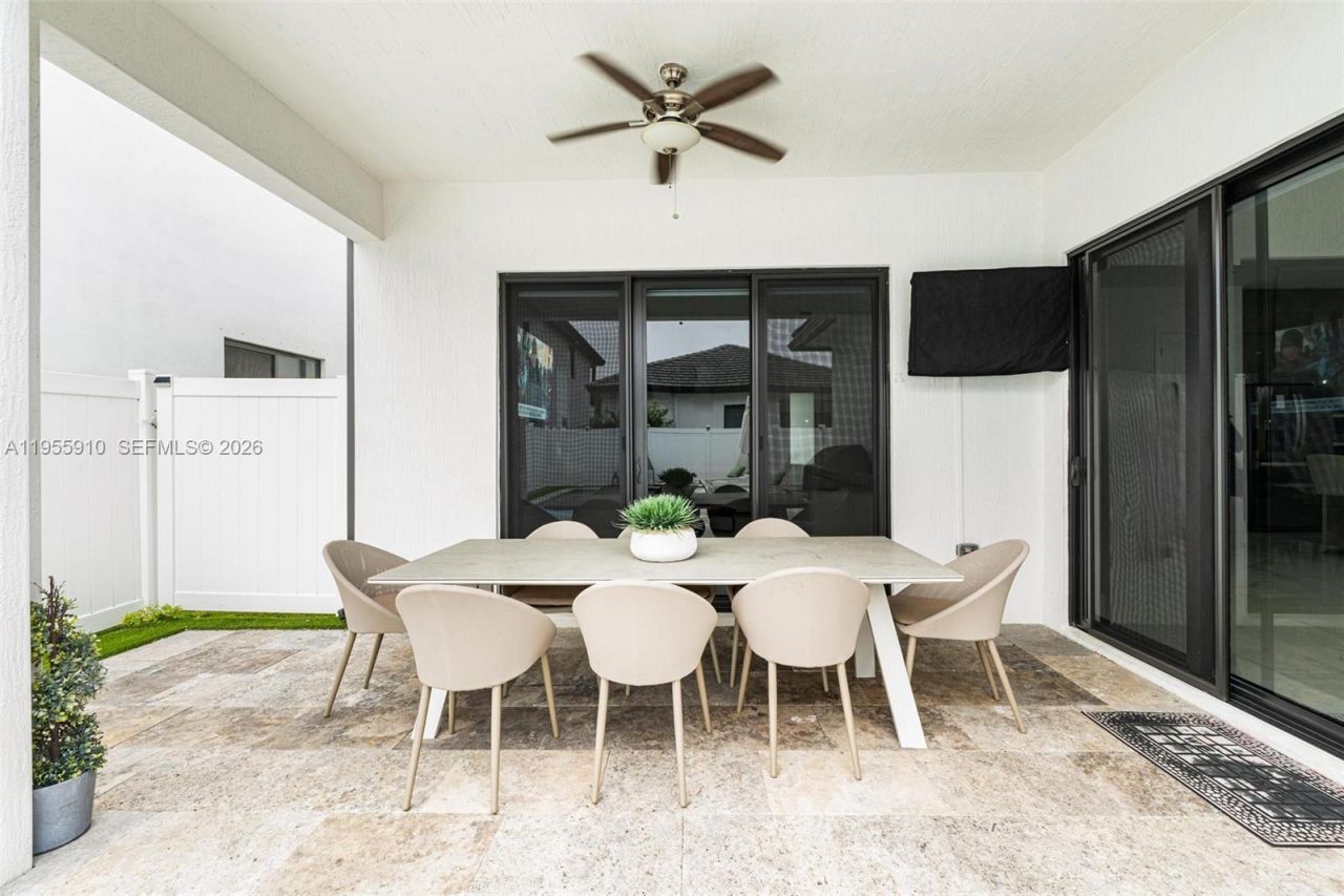 8086 NW 47th Ter, Doral, FL 33166 Photo