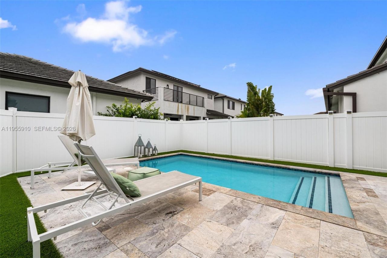 8086 NW 47th Ter, Doral, FL 33166 Photo