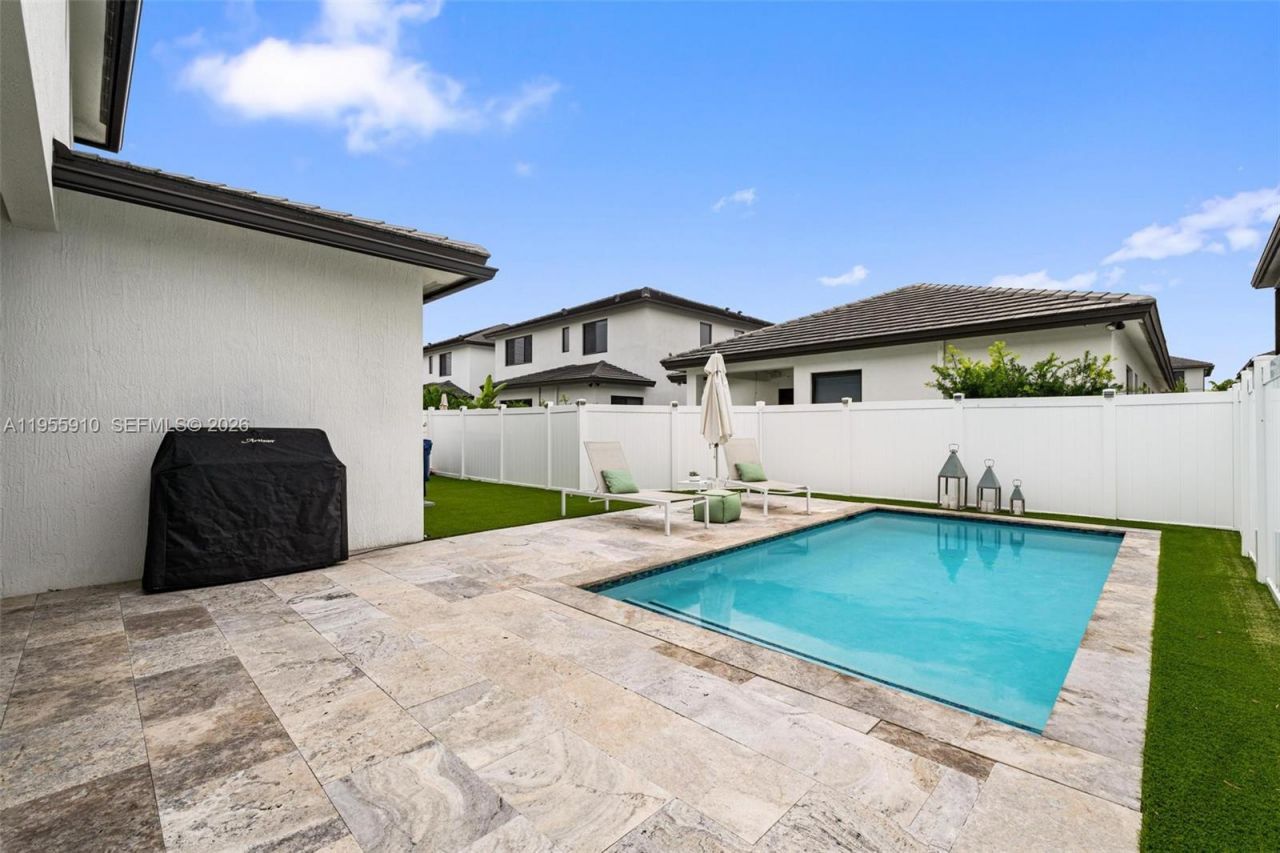 8086 NW 47th Ter, Doral, FL 33166 Photo