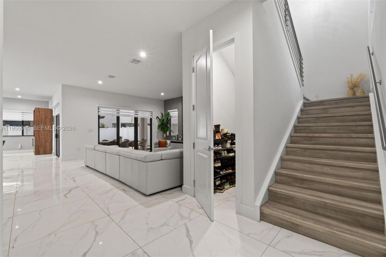 8086 NW 47th Ter, Doral, FL 33166 Photo