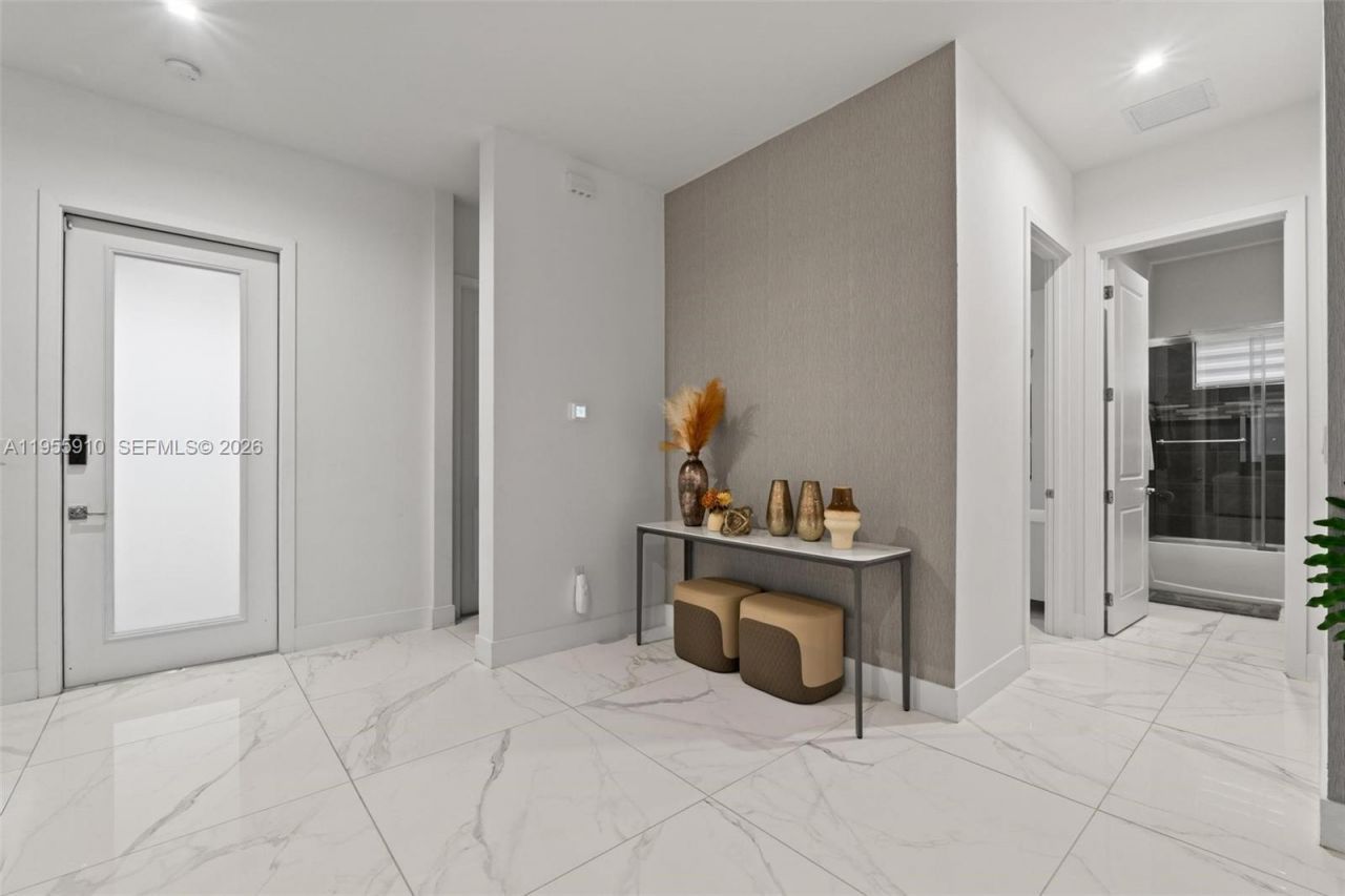 8086 NW 47th Ter, Doral, FL 33166 Photo