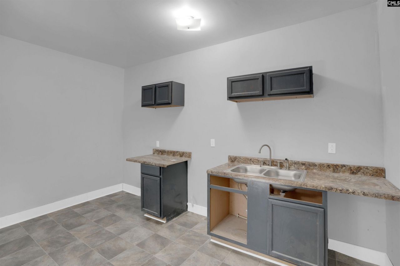 2714 Brady Street Photo 11