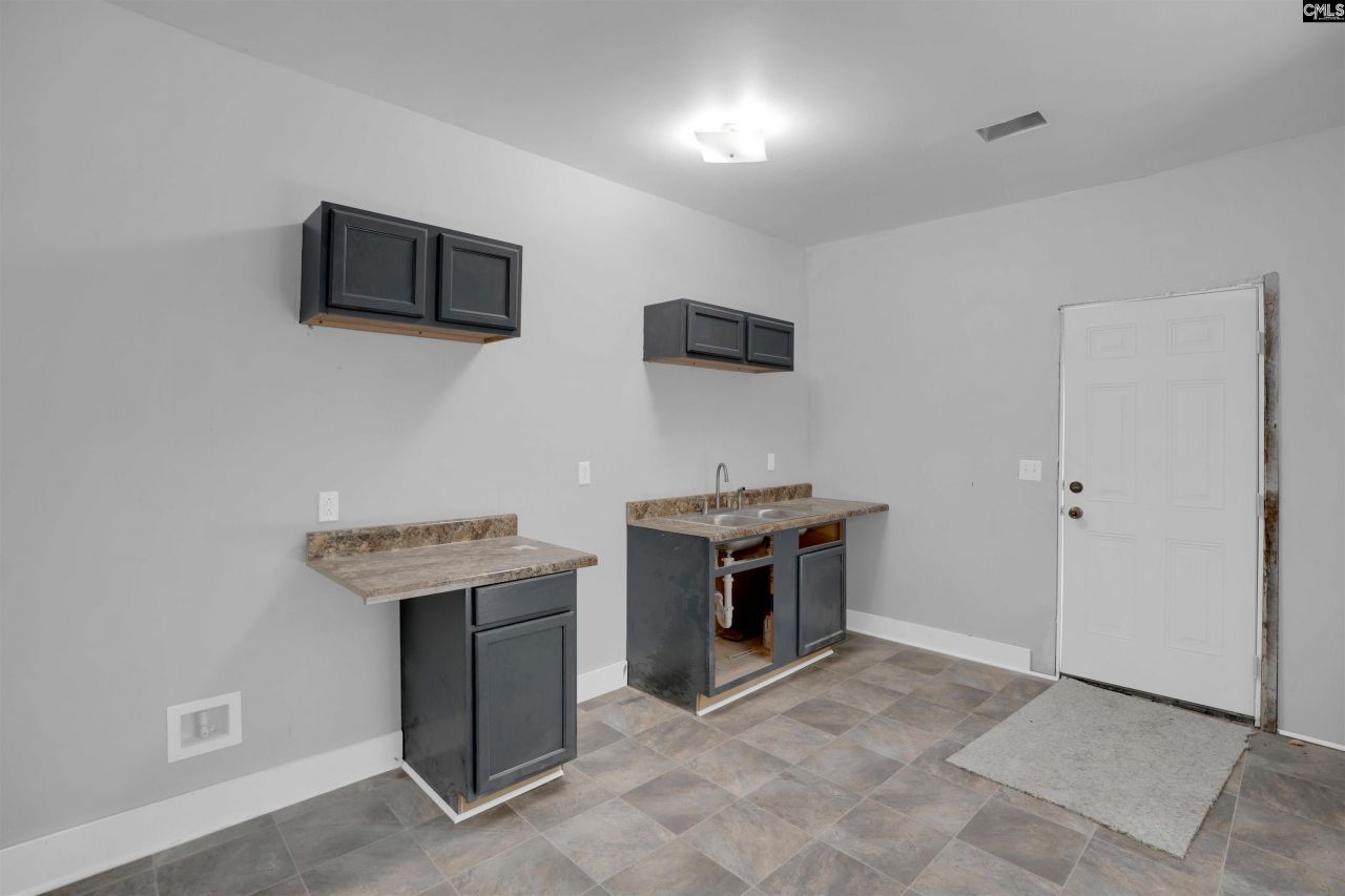 2714 Brady Street Photo 12