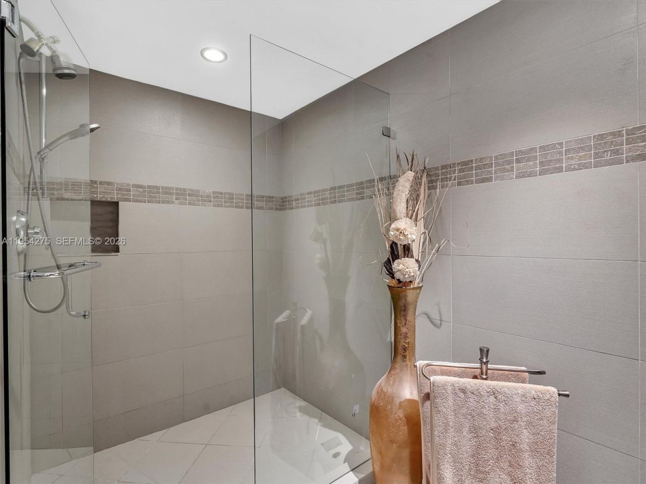 2017 S Ocean Dr, Unit 409, Hallandale Beach, FL 33009 Photo