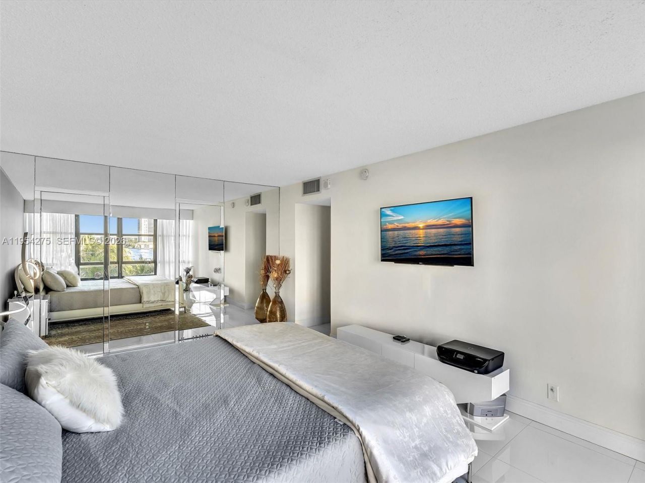 2017 S Ocean Dr, Unit 409, Hallandale Beach, FL 33009 Photo