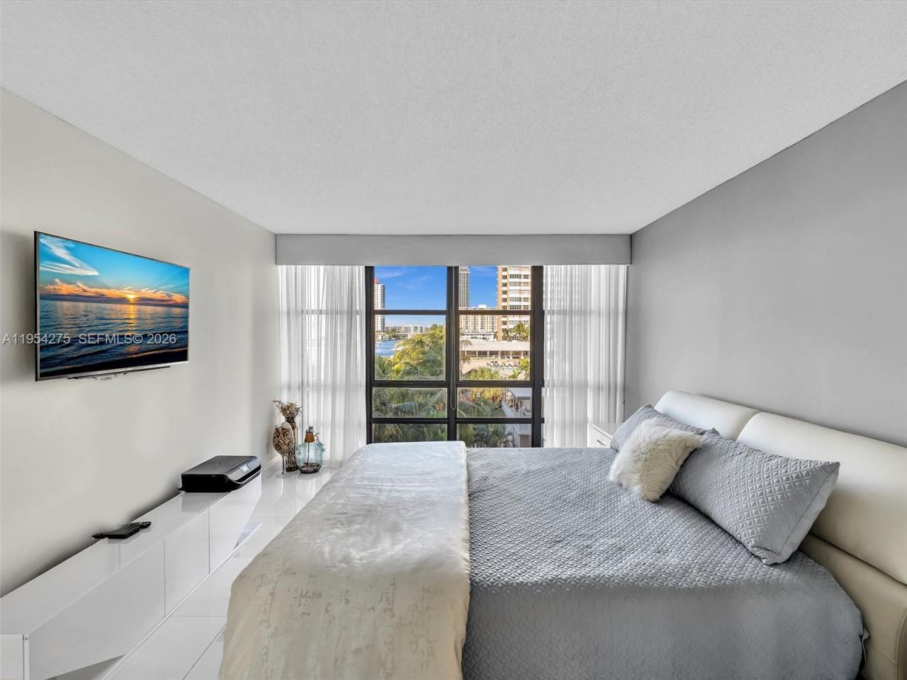 2017 S Ocean Dr, Unit 409, Hallandale Beach, FL 33009 Photo