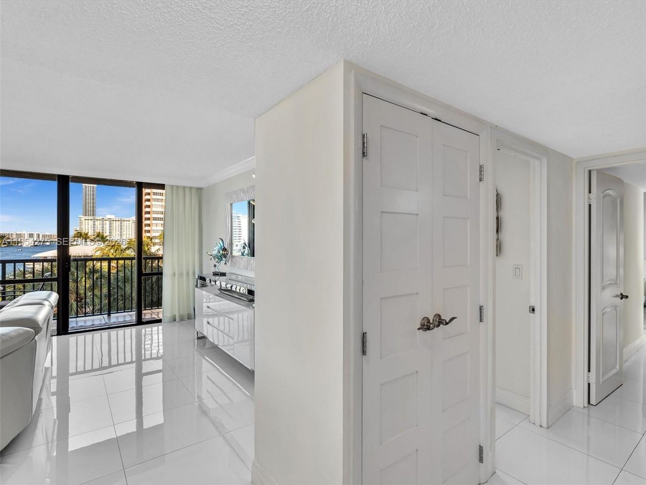 2017 S Ocean Dr, Unit 409, Hallandale Beach, FL 33009 Photo
