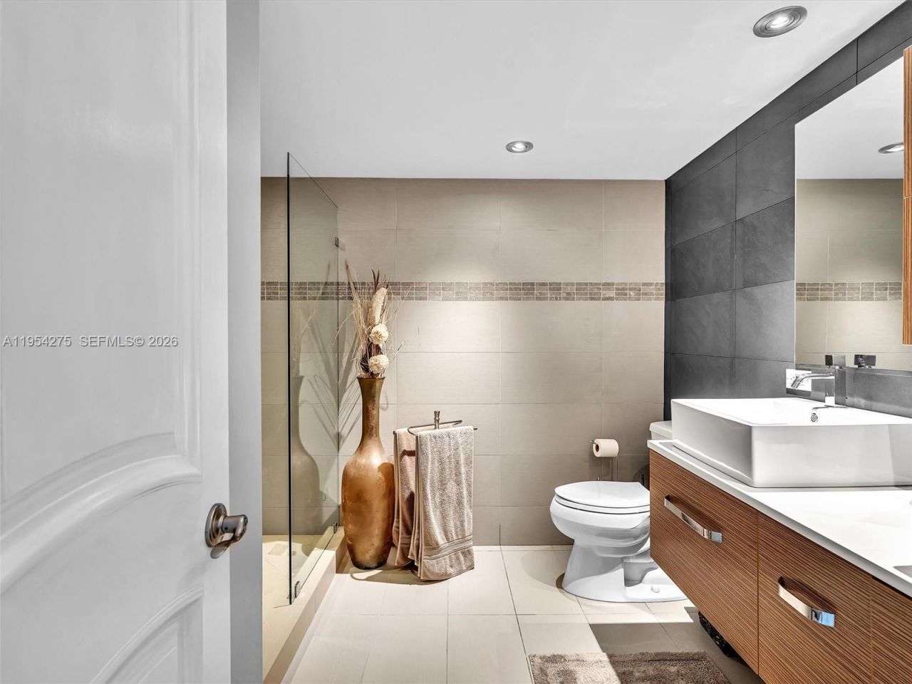 2017 S Ocean Dr, Unit 409, Hallandale Beach, FL 33009 Photo