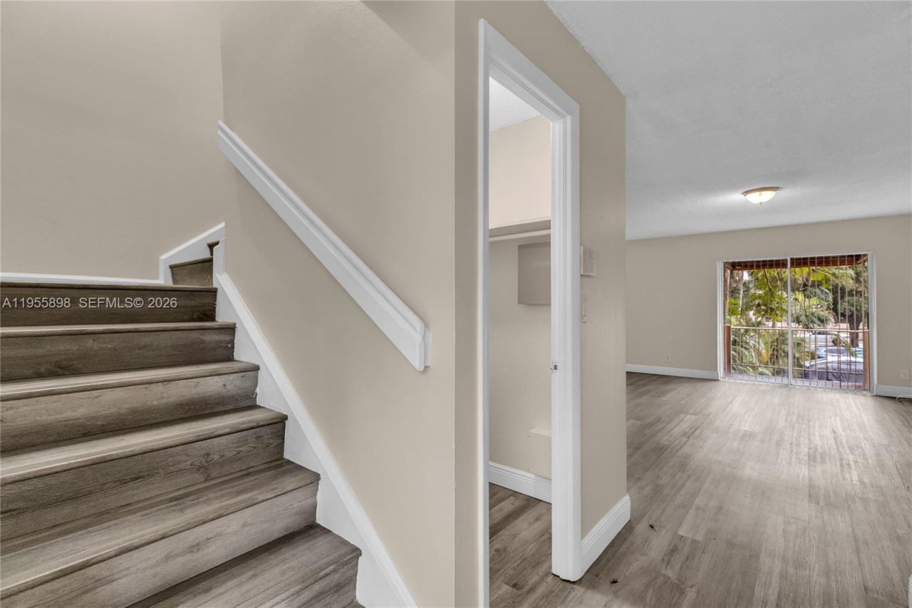 17901 NW 68th Ave, Unit T206, Hialeah, FL 33015 Photo