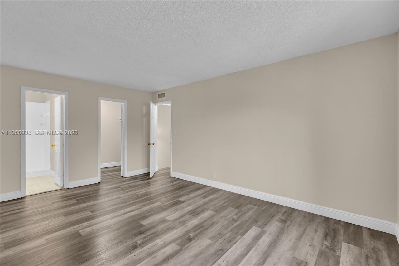 17901 NW 68th Ave, Unit T206, Hialeah, FL 33015 Photo