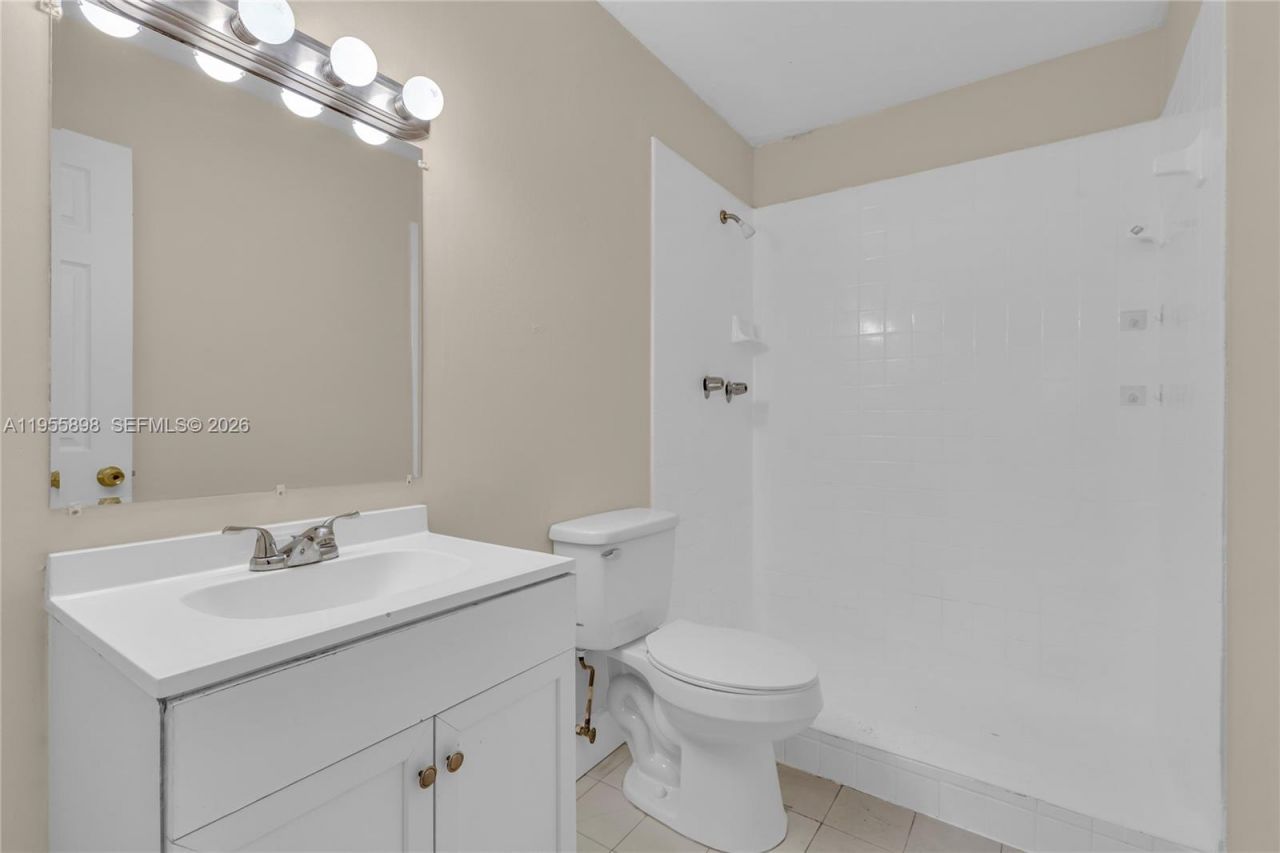17901 NW 68th Ave, Unit T206, Hialeah, FL 33015 Photo