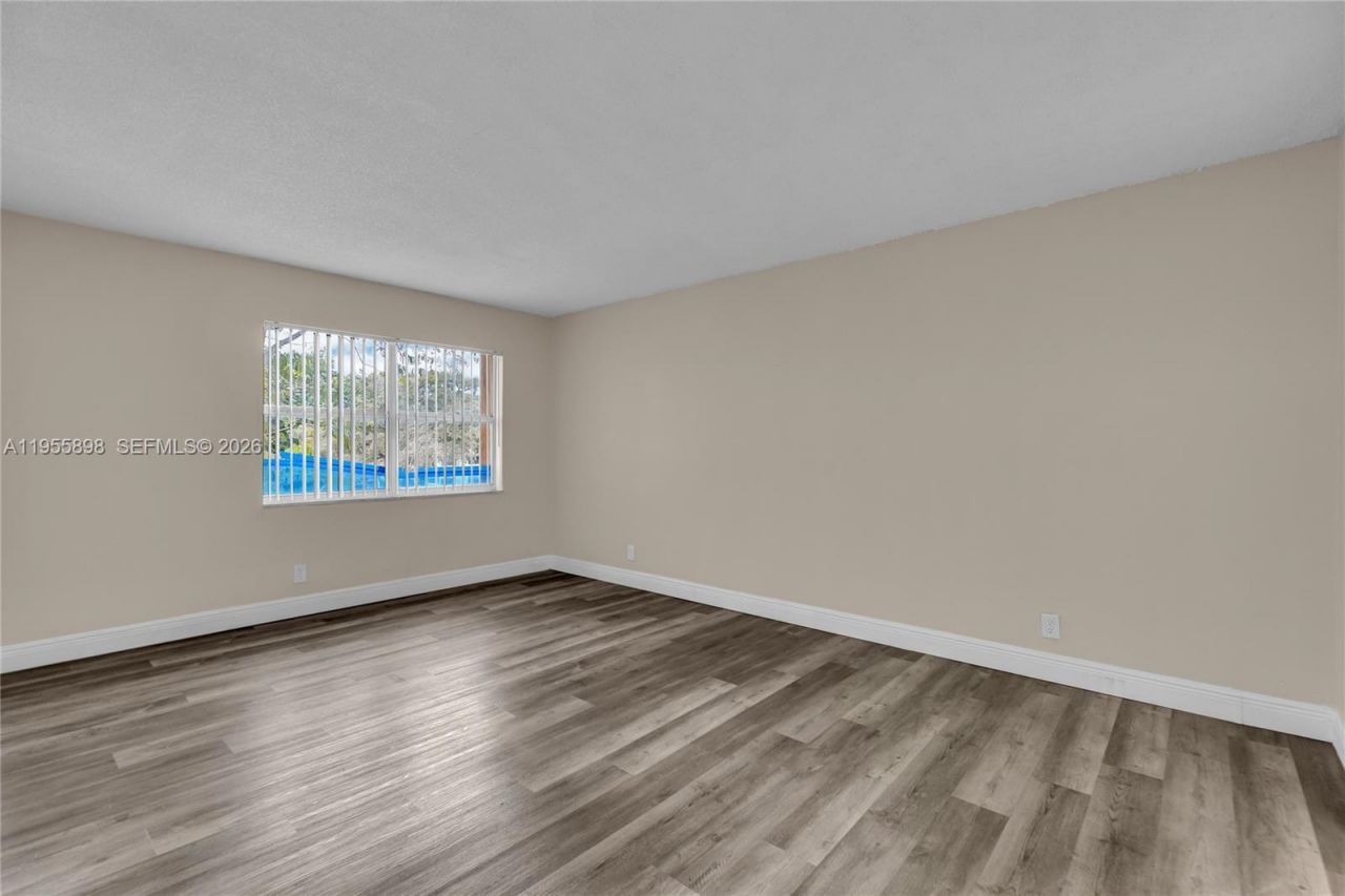 17901 NW 68th Ave, Unit T206, Hialeah, FL 33015 Photo