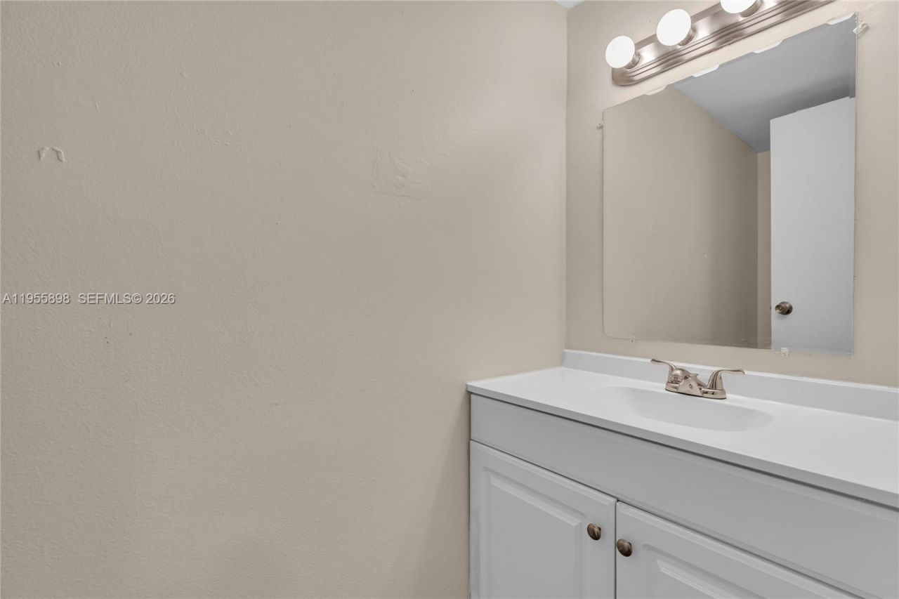 17901 NW 68th Ave, Unit T206, Hialeah, FL 33015 Photo