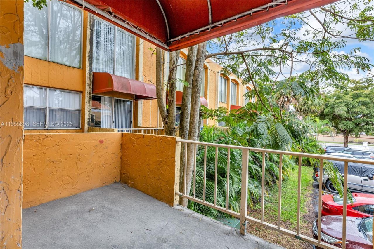 17901 NW 68th Ave, Unit T206, Hialeah, FL 33015 Photo